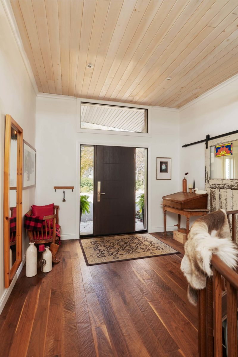 MG C501 Contemporary Cherry Engraved Henna Vertical Interior