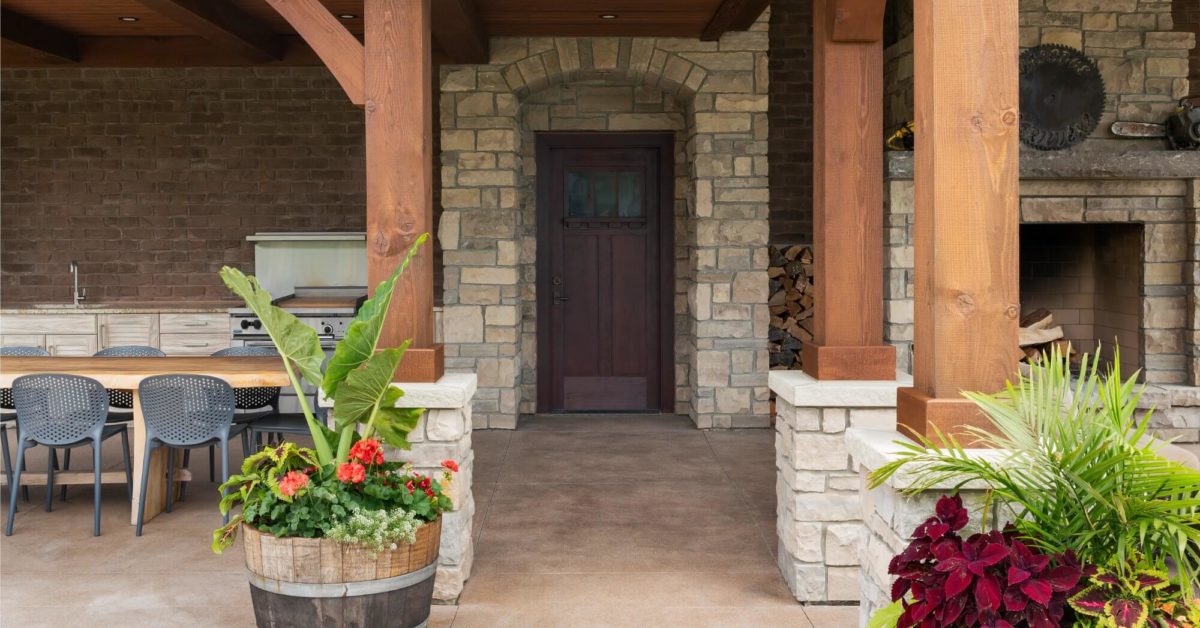 MG F304 Craftsman Fir Dentil Shelf Henna Horizontal MediumShot