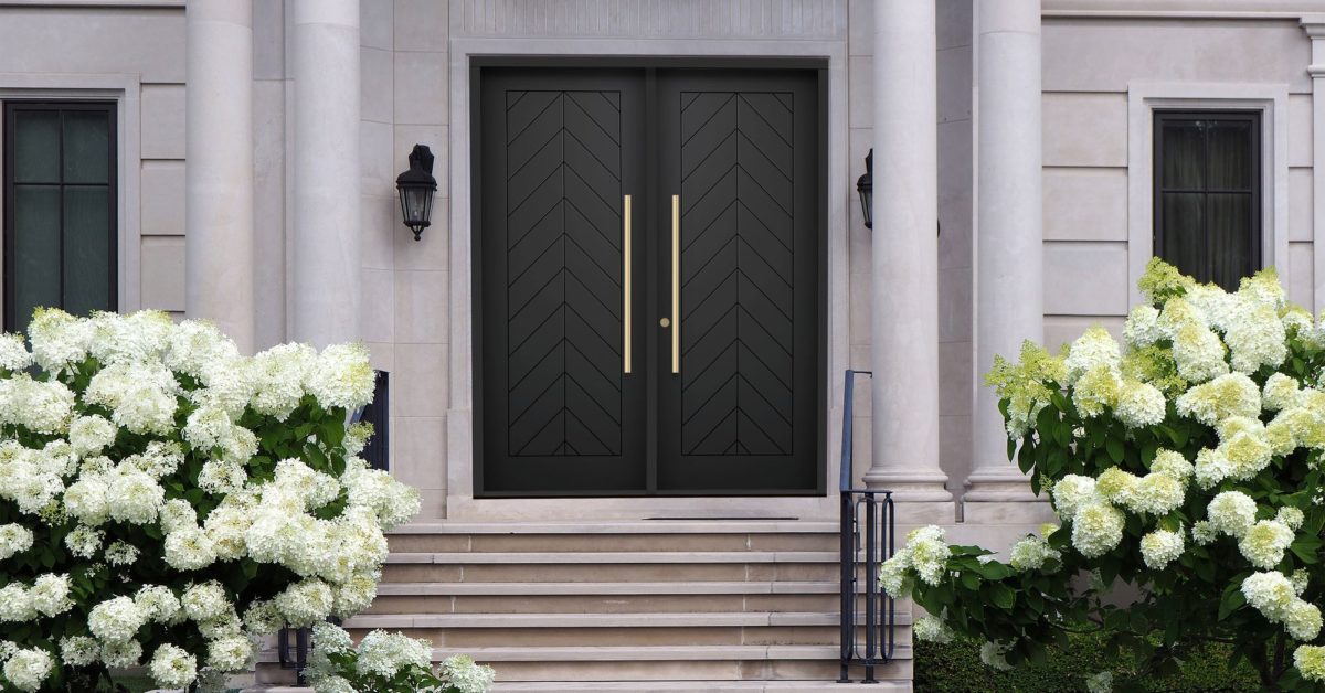 Thomas Contemporary Edge Smooth Engraved Tricorn Black - MASTERGRAIN Door